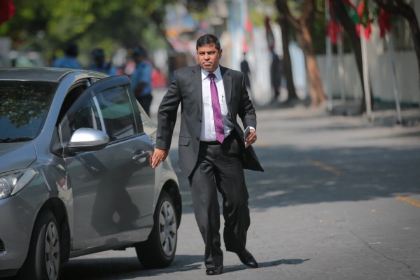 މާލެ، ފެބްރުއަރީ 06، 2017. ރައްޔިތުންގެ މަޖިލިސް އާ ދައުރަަކަށް ހުޅުވުމަށް ބޭއްވި ޖަލްސާގެ ތެރެއިން. އާ ދައުރަކަށް މަޖިލިސް ހުޅުވުމަށް ބޭއްވި ޖަލްސާގައި ރައީސުލް ޖުމްހޫރިއްޔާ އަބްދުﷲ ޔާމީން ވަނީ މިއަހ