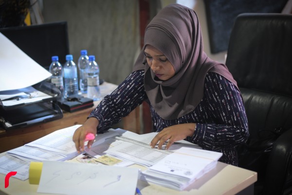 މާލެ: ފެެބްރުއަރީ 10، 2017 : އެމްޑީޕީގެ ޗެއާޕާސަންގެ މަގާމު ހުސްވުމާއި ގުޅިގެން ބާއްވާ އިންތިހާބު މިއަދު ރާއްޖޭގެ އެކި ހިސާބުތަކުގައި ކުރިއައްދަނީ. އެމްޑީޕީގެ ޗެއާޕާސަންގެ މަގާމުގައި ކުރިންހުންނެވި އަ