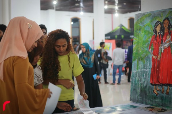 މާލެ: ފެެބްރުއަރީ 12، 2017 : 2013 ވަނަ އަހަރުންފެށިގެން ކޮންމެއަހަރަކުވެސް ބާއްވަމުން އަންނަ މޯލްޑިވްސް ފެސްޓިވަލް އޮފް އާރްޓްސް. ކޮންމެ އަހަރަކޭ އެއްފަދައިން މިއަހަރުވެސް ވަނީ އާޓްސް ފެސްޓިވަލްއައް ބ