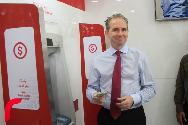 ސެންޓަރު އިފްތިތާހު ކޮށްދެއްވީ ބޭންކުގެ މެނޭޖިންގ ޑިރެކްޓަރ އަދި ސީއީއޯ އެންޑްރޫ ހީލީ