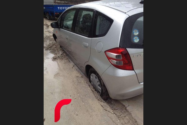 އައްޑޫ، ފެެބްރުއަރީ 20 - އައްޑޫއަށް މިހާރު ކުރަމުން ދާ ވިއްސާރާގައި އައްޑޫގެ ބޮޑެތި ގިނަ މަގުތަކެއްގައި ވަނީ ފެންބޮޑުވެ ދުއްވާ އެއްޗެއްސަށާއި ހިނގާބިނގާވުމަށް ދަތިތަކާ ކުރިމަތިވެފައި.