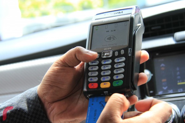 މާލެ: ފެެބްރުއަރީ 21، 2017: ނަގުދު ފައިސާ ނެތަސް ކްރެޑިޓް ކާޑާއި ޑެބިޓް ކާޑު އޮތުމުން ޓެކްސީގެ ޚިދުމަތް ހޯދުމަށް މި ޚިދުމަތުގެ ސަބަބުން ފަސޭހަ ވެގެންދާނެ ކަމަށް ބެލޭ