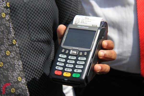 މާލެ: ފެެބްރުއަރީ 21، 2017: މި ޚިދުމަތުގެ ސަބަބުން ޓެކްސީގެ ޚިދުމަތް ބޭނުން ކުރާ މީހުން ޖީބުގައި ފައިސާ ގެންގުޅޭކަށް ނުޖެހޭނެ