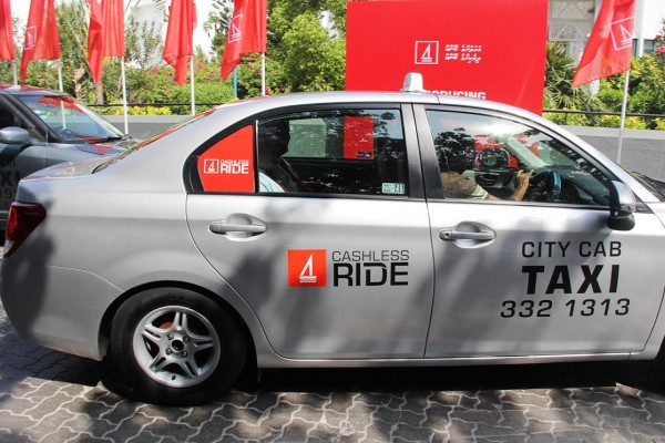 މާލެ: ފެެބްރުއަރީ 21، 2017: ޓެކްސީއަށް ފައިސާ ދައްކަން ކްރެޑިޓް ކާޑު ނުވަތަ ޑެބިޓް ކާޑުވެސް ބޭނުން ކުރެވިދާނެ