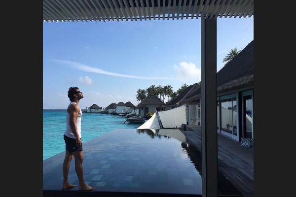 ޝާބިރް އަހްލުވާލިއާ ރަންދެލި ރިސޯޓްގައި. ޝާބިރް އާއި އޭނާގެ އަންހެނުން، ކާންޗީއަކީ ޗުއްޓީ ހޭދަކުރަން ކޮންމެ ކޮންމެ މަންޒިލަކަށް ދިޔަސް ފޮޓޯ ނެގުމަށް ވަރަށް ޝައުގުވެރިކަން ހުންނަ ބައެކެވެ.