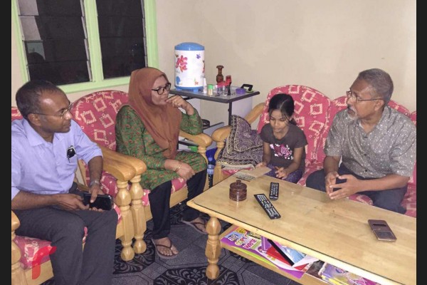 ލޯކަލް ކައުންސިލް އިންތިހާބަށް ކެމްޕެއިން ކުރުމުގެ ގޮތުން އެމްއޯޔޫގެ އިސްވެރިން ދޮރުން ދޮރަށް ކެމްޕެއިން ކުރައްވަނީ