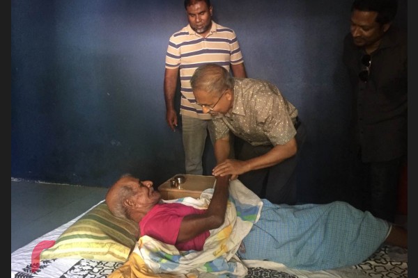 ތިނަދޫއަށް ކުރަމުންދާ މިޒިޔާރަތުގައި އެމްއޯޔޫގެ އިސް ވެރިން ވަނީ ރަށުގެ އިސްރައްވެހިންނާއި ބައްދަލުކޮއްފައި