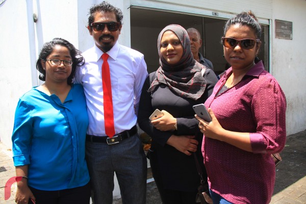 ޒަރީރު ހުކުމް ކުރާ މަޖިލީހައް ވަނުމުގެ ކުރިން އެކުގައި މަސައްކަތް ކުރަ ނޫސްވެރިންނާއިއެކު ފޮޓޯ އަކައް ހުއްޓިލައިގެން