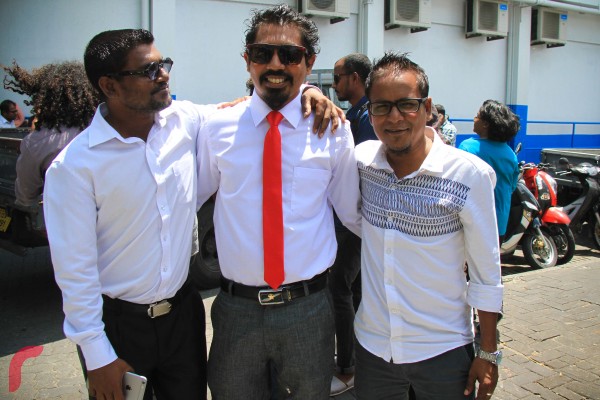 ޒަރީރު ހުކުމް ކުރާ މަޖިލީހައް ވަނުމުގެ ކުރިން އެކުގައި މަސައްކަތް ކުރަ ނޫސްވެރިންނާއިއެކު ފޮޓޯ އަކައް ހުއްޓިލައިގެން