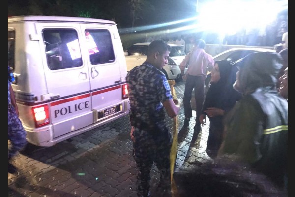 ފުލުހުން އެމްޑީޕީ ހަރުގެ ބަލައި ފާސްކުރަން ވަދެފައި މިވަނީ ސައުދީ ރަސްގެފާނު ރާއްޖެ ވަޑައިގަތުމަށް ސަރުކާރުން ތައްޔާރު ވަމުންދާ ދަނޑިވަޅެއްގައި