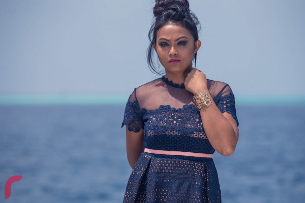 ރިޝްމީ އެންމެ ފުރަތަމަ ފިލްމީ ދާއިރާއަށް ނުކުމެފައިވަނީ 2004 ވަނަ އަހަރުގެ ޖުލައި މަހު، ރަވީއާ އެކު ކުޅެފައިވާ "ޑިން ޑިން ޑިން" މި ލަވައިން. ފޮޓޯ:- މުހައްމަދު ޝަރުހާން/ ރާއްޖެ އެމްވީ