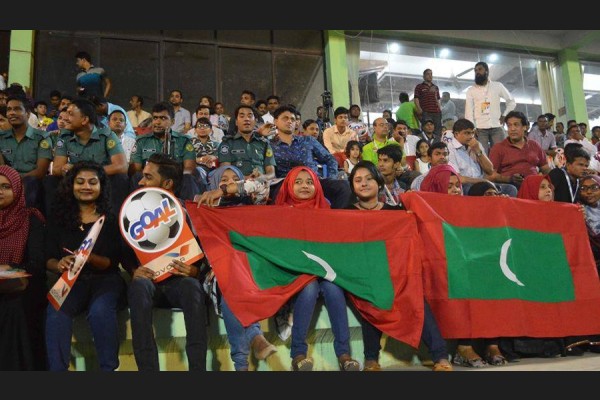 ޝައިހް ކަމާލް އިންޓަނޭޝަނަލް ކްލަބް ކަޕްގެ ފައިނަލް މެޗްގައި ޓީސީ ސްޕޯޓްސް ކްލަބަށް ދިވެހި ސަޕޯޓަރުން ތަރުހީބު ދެނީ .ފޮޓޯ: ޝައިހް ކަމާލް އިންޓަނޭޝަނަލް  ކްލަބް ކަޕް