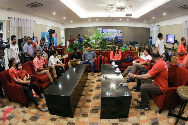 އެއާޕޯޓުން އެ ކްލަބަށް މަރުހަބާކީ ޔޫތް މިނިސްޓަރު އިރު އާއި ފިޝަރީސް މިނިސްޓަރު ޝައިނީ، ސްޕޯޓްސް ކޮމިޝަނާ އަދި ޓީސީގެ ކުރީގެ ރައީސް އަހުމަދު ނަޝީދުގެ އިތުރުން އެފްއޭއެމްގެ ރައީސް ބައްސާމް އަދީލް ޖަލީލ