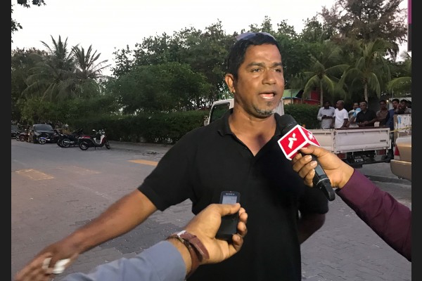 ހަރުގެ ސަރަހައްދުގައި ހުންނަވާ ވައިކަރަދޫ ދާއިރާގެ މެމްބަރު މުހައްމަދު ނާޒިމް ވިދާޅުވީ، ފުލުހުންގެ ގެންދިޔަ ތަކެތީގެ ތެރޭގައި އެމްޑީޕީގެ ބައެއް ކެމްޕޭންތަކުގައި ބޭނުންކުރާ ތަކެތިވެސް ހިމެނޭކަމަށެވެ.