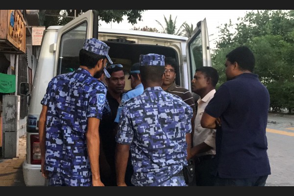 ފުލުހުންގެ ތަރުޖަމާނު އަހްމަދު ޝިފާނު ރާއްޖެއެމްވީއަށް ވިދާޅުވީ އެ ތަކެއްޗަކީ ކޯޓް އަމުރެއްގެ ދަށުން ބަލައި ފާސްކުރުމަށް ފަހު ނެގި ތަކެއްޗަށް ވުމާއެކު މިވަގުތު އެއްޗެއް ދެންނެވެން ނެތް ކަމަށެވެ. 