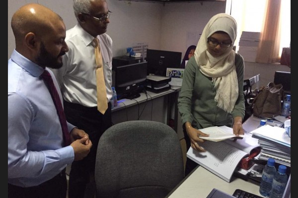 ރައްޔިތުންގެ މަޖިލީހުގެ ރައީސް މަސީހުގެ އިތުބާރުގެ ނެތްކަމުގެ މައްސަލަ މަޖިލީހުގެ އިދާރާއަށް ހުށަހެޅީ 8 މާރޗް 2017 ވީ ބުދަދުވަހުގެ ހެނދުގެ ވަގުތެއްގައި.