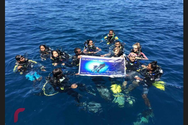 ގްލުކޯމާ އަށް ހޭލުންތެރިކަން އިތުރުކުރުމަށް މޯލްޑިކެއާ އާއި ޑައިވް ޑެސްކް ގުޅިގެން ދުނިޔޭގެ ފުރަތަމަ "ގްލުކޯމާ ޑައިވް" ކުރީ 10 މާޗް 2016 ވީ ހުކުރު ދުވަހު