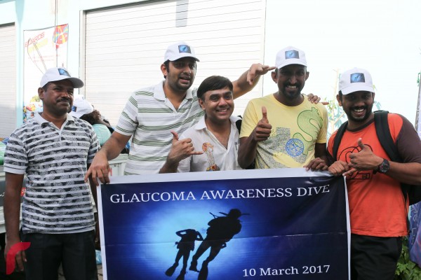 ޑޮކްޓަރު ޑެވިން ޕްރަބާކަރަކީ އިންޑިއާގެ ލޮލުގެ ޚާއްސަ ހޮސްޕިޓަލެއް ކަމަށްވާ ޑީވްޔާ ޕްރަބާ ހޮސްޕިޓަލްގެ ވެރިޔާ އަދި ރާއްޖެއަށް ވިޒިޓިންގ ޑޮކްޓަރެއްގެ ގޮތުގައި މޯލްޑިކެއާގައި ލޮލުގެ ބަލިތަކަށް ފަރުވާ ދެއްވާ ފަރާތެއް