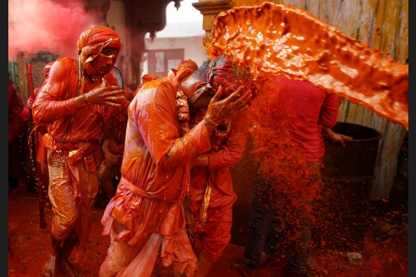 ކުޑަކުދިން މިފެސްޓިވަލްގައި ބައިވެރިވުމުގެ ގޮތުން ފެންބަޑި ފަދަ ތަކެތި ބޭނުންކޮށް ކުލަ އަޅާފައި ހުންނަ ފުއްޕާހަން ބޭނުން ކުރޭ