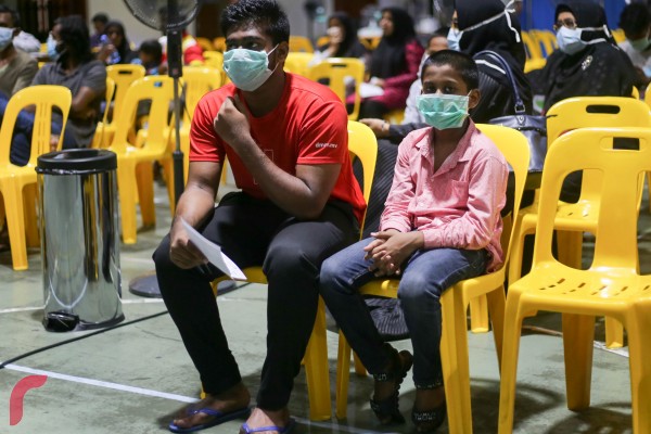 ރާއްޖެއިން މިދުވަސްވަރު އެޗް1އެންް1 ފެނިފައިވާތީ، ތާޖުއްދީން ސްކޫލުގައި ހުޅުވި ފްލޫ ކްލިނިކަށް ދައްކަން ދިޔަ ބަޔަކު ކިޔޫގައި މަޑުކޮށްލައިގެން