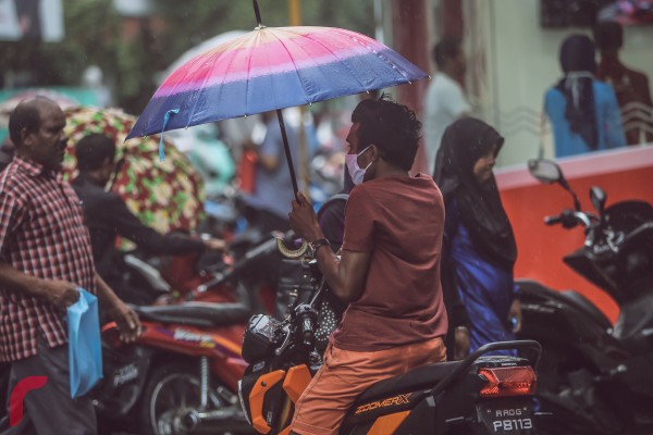 ބަލީގެ ނިޝާނެއް ކިރިޔާވެސް ހުރި ނަމަ އެހެން މީހުންނާ ގައިގޯޅިވެ ނޫޅުމަށް ޑޮކްޓަރުން ލަފާދޭ