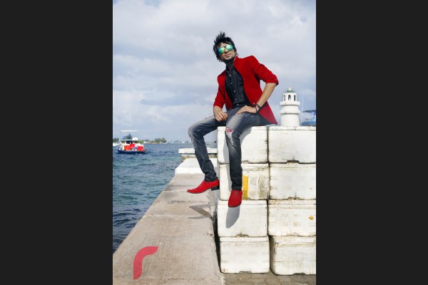 ޖާދު އަކީ 2016 ން ފެށިގެން ފިލުމް އެސޯސިއޭޝަންގެ ބޯޑު މެމްބަރެކެވެ. އަދި މިހާތަނަށް އަމިއްލަ 2 ލަވަ ޑިވީޑީ ވަނީ ނެރެފައެވެ.  އަޝްވާ ފަހީމް/ރާއްޖެއެމްވީ