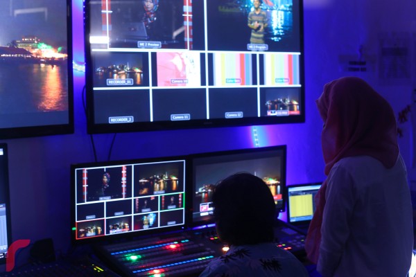 އާރތް އަވަރ ފާހަގަ ކުރުމަށް ރާއްޖެ ޓީވީއިން ވަނީ 8:30 އިން ފެށިގެން އެއްގަޑިއިރު ވަންދެކައް ވަނީ ހުރިހާ ބޮކިފަދަ ތަކެެތި ނިއްވާލާފައިއެވެ. 