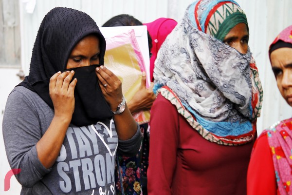 އޭޑީކޭ ހޮސްޕިޓަލުގެ ކިއުގައި އެތައް ސަތޭކަ މީހުން ތިބި އިރު އާދިއްތަ ދުވަހުގެ މެންދުރު 01:00 ފެށިގެން މީހުންވަނީ ކިއުގައި ޖެހެން ފަށައިފި އެވެ.