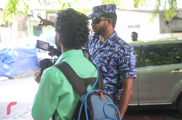 ރައްޔިތުންގެ މަޖިލީހުގެ ރައީސް މަސީހުގެ އިތުބާރު ނެތް ކަމުގެ ޖަލްސާގެ ހަރަކާތްތައް ކަވަރު ކުރުމަށް ދިޔަ ނޫސްވެރިން މަޖިލިސް ސަރަހައްދުން ދުރުކުރަނީ