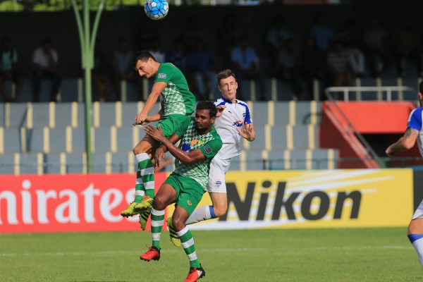 މެޗުގެ ހަތާވީސް ވަނަ މިނެޓުގައި އުމޭރަށް ވަނީ ލަނޑު ޖެހުމަށް ރަނގަޅު ފުރުސަތެއް ލިބި ބޭކާރުވެފައި.