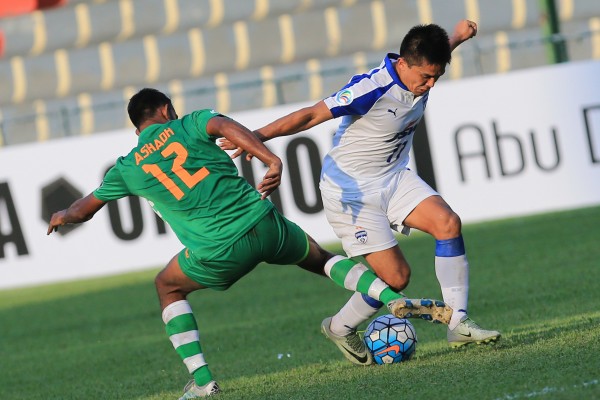 ފުރަތަމަ ހާފްގައި ބެންގަލޫރުގެ ވާތް ފަޅިން ކުޅެމުން އައި ޗެތުރީ ހިފަހައްޓަން މާޒިޔާގެ ސަމޫހު ވަނީ މޮޅު ކުޅުމެއް ދައްކާފައި.