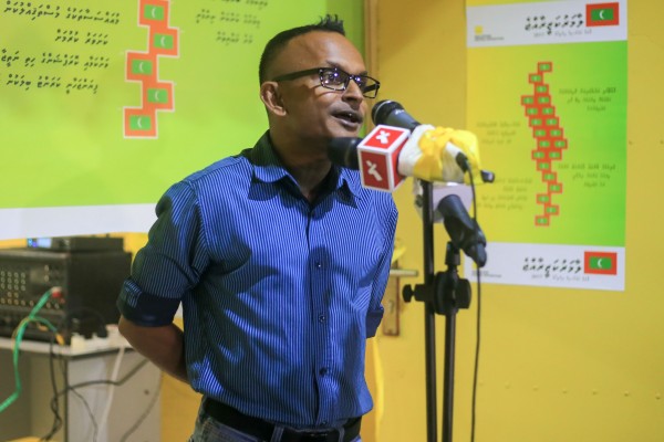 ލޯކަލް ކައުންސިލް އިންތިހާބާ ގުޅިގެން އެމްޑީޕީން ހެންވޭރުގައި އާ ހަރުގެއެއް ހުޅުވުމަށް އޭޕްރީލް 4، 2016 ވަނަ ދުވަހުގެ ރޭ ބޭއްވި ރަސްމިއްޔާތުގައި މާލޭ ސިޓީ ކައުންސިލްގެ މެމްބަރު ޝަމާއު ޝަރީފު ވާހަކަފުޅު ދައްކަވަނީ.