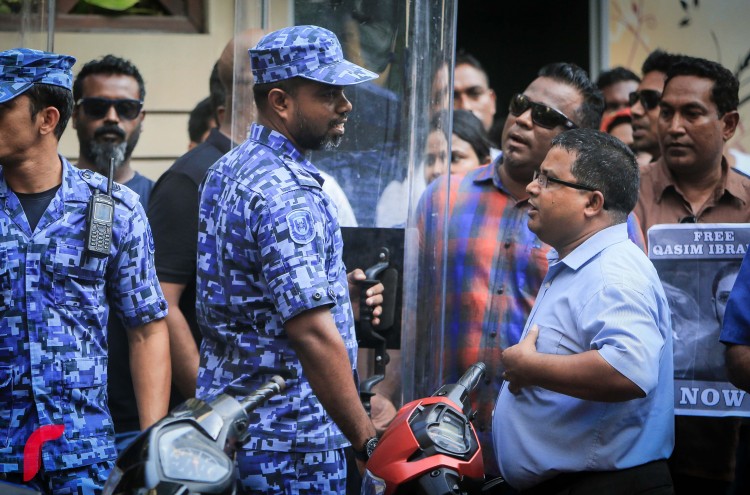 A number of opposition members, including senior officials, gathered on Friday, calling for Qasim’s immediate release