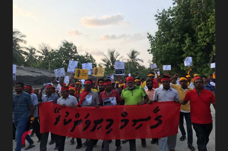 ޖުމްހޫރީ ޕާޓީގެ ލީޑަރު ގާސިމް އިބްރާހިމް އާއި އިދިކޮޅު ސިޔާސީ ލީޑަރުން މިނިވަންކޮށް، ރައީސް އަބްދުﷲ ޔާމީން ހައްޔަރުކުރަން ގޮވާލައި މާމިގިލީގައި މުޒާހަރާއެއް ކޮށްފިއެވެ.