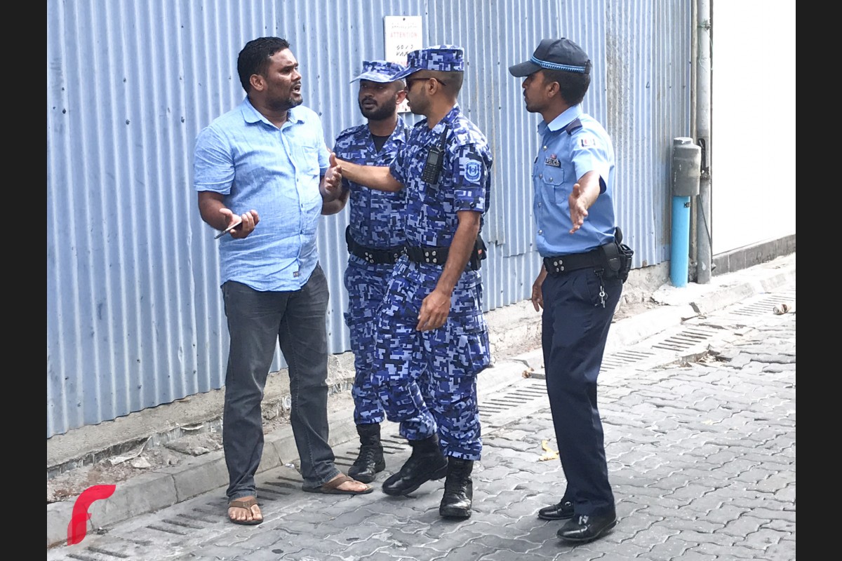 މިއަދު ހައިކޯޓަށް ގާސިމް އިބްރާހިމް ހާޒިރު ކުރި ވަގުތު ފުލުހުންވަނީ އެސަރަހައްދު އާންމުންނަށް ނުވަދެވޭ ގޮތައް ބަންދުކޮށްފައި