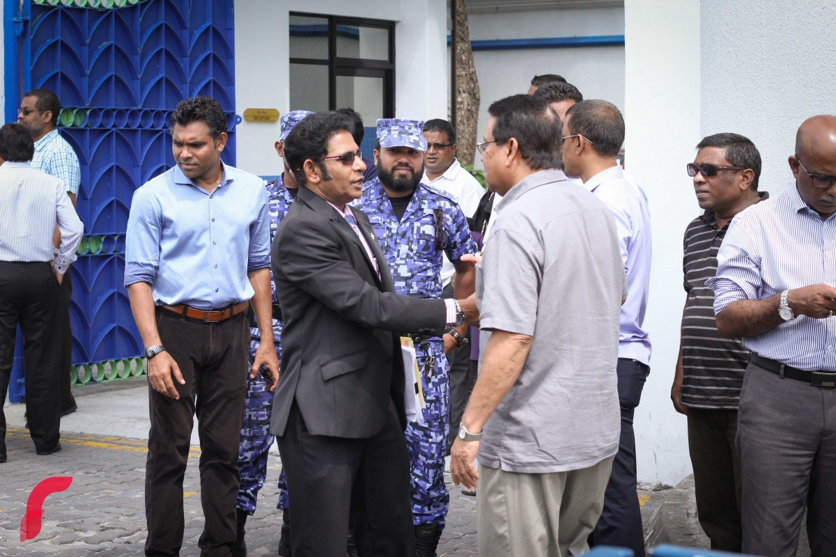 ގާސިމްގެ ވަކީލުންގެ ޓީމްގައި ހިމެނޭ ހިސާން ހުސައިން އާއި އަހްމަދު ޝަފީގަށް ވަނީ ޝަރީއަތުގެ މަޖިލީހަށް ނުވަދެވޭނެކަން އަންގާފަ
