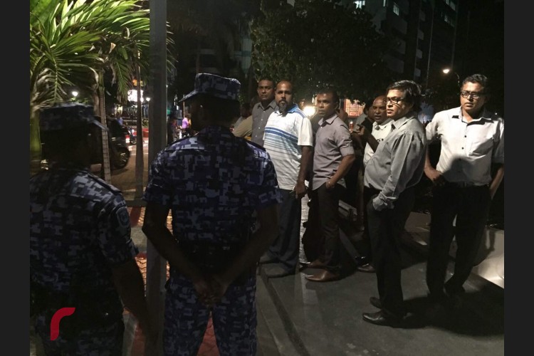 ގާސިމް އިބްރާހިމް ވަނީ މީގެ ކުރިން މިމަހުގެ 6 ވަނަ ދުވަހުވެސް ހައްޔަރުކޮށްފައި. އެފަހަރު އެމަނިކުފާނު ދޫކޮށްލީ ހައިކޯޓުން އެ މައްސަލަ ބެލުމަށްފަހު ހައްޔަރު ކޮށްފައިވަނީ ގާނޫނީ އިޖުރާއުތައް ފުރިހަމަ ނުކޮށް ކަމަށް ކަނޑައެޅުމަށްފަހު