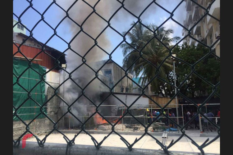 އަމީނީ މަގުގައި ހުންނަ އެމްޕީއެލް ޕޯޓް ކޮމްޕްލެކްސްގެ ގޯތި ތެރޭގައި އަލިފާނުގެ ހާދިސާއެއް ހޮނިހިރު ދުވަހު ހެނދުނު ހިނގައިފި 