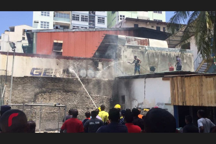 އެމްއެންޑީއެފްގެ މީޑިއާ އޮފިޝަލް ވިދާޅުވީ ހޮނިހިރު ދުވަހުގެ ހެނދުނު 11:00 ހާއިރު އެމްޕީއެލް ލޭބާ ކުއާޓާސް ގައި ހިނގި އަލިފާނުގެ ހާދިސާ މާގިނަ އިރުތަކެއް ނުވަނީސް ކޮންޓްރޯލް ކުރެވުނު ކަމަށް