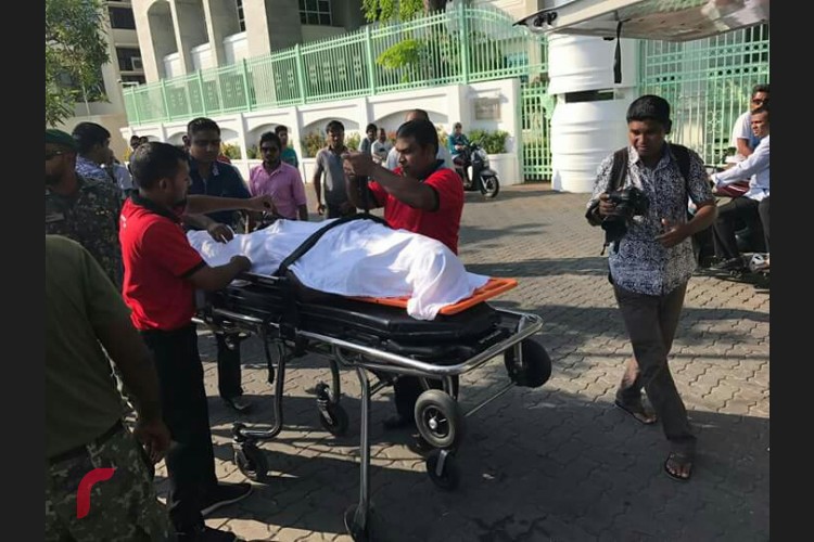 ދޯނި އަޑިއަށް ގޮސް 11 މީހުން ކަނޑުވި އެވެ.