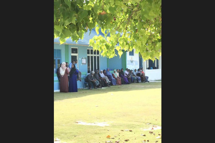 ތިންވަނަ ލޯކަލް ކައުންސިލް އިންތިހާބުގެ ވޯޓުލުން މުޅި ރާއްޖޭގައި ފަށައިފިއެވެ.