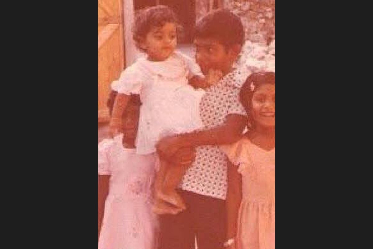 ރައީސް މުހައްމަދު ނަޝީދު ތުއްޕުޅުއިރު، އެ މަނިކުފާނުގެ ދެބޭންގެ ދެދަރި ބޭފުޅެއްކަމުގައިވާ، އީވާ އަބްދުﷲ އުރުއްވައިގެން 