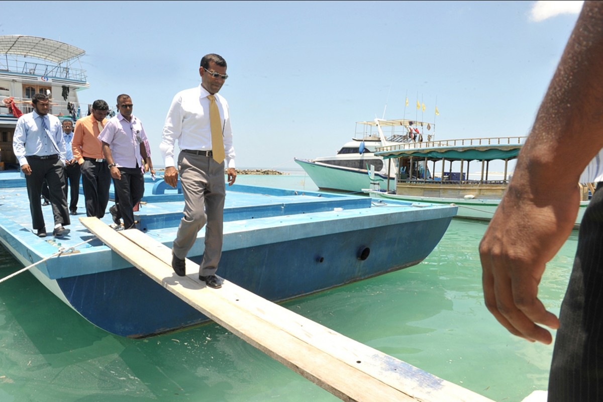 ރައީސުލްޖުމްހޫރިއްޔާ ހުވަދުއަތޮޅު ދެކުނުބުރީ މަޑަވެއްޔަށް ކުރެއްވި ދަތުރުފުޅުގައި ދޯންޏަކުން ފައިބައިވަޑައިގަންނަވަނީ