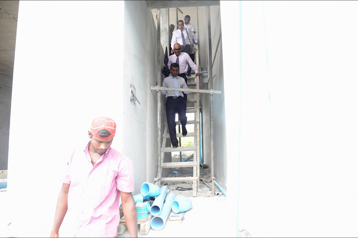 ހުޅުމާލޭގައި ހަދަމުންދިޔަ ފްލެޓްތައް ރައީސް ނަޝިދު ބައްލަވާލައްވަނީ