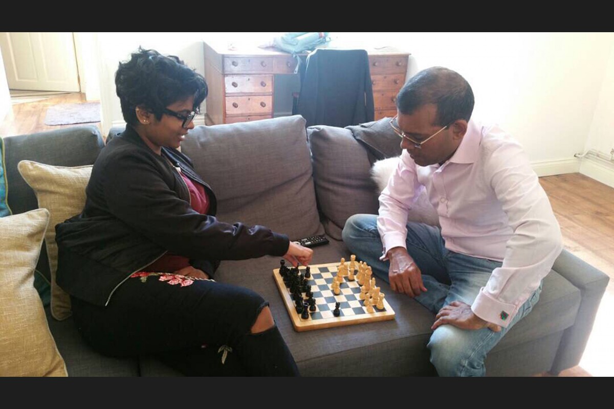  ރައީސް ނަޝީދާއި އެ މަނިކުފާނުގެ ހަގު ދަރިކަނބަލުން ޒާޔާއާއެކު އިނގިރޭސި ވިލާތުގައި ރާޒުވާ ކުޅުއްވަނީ