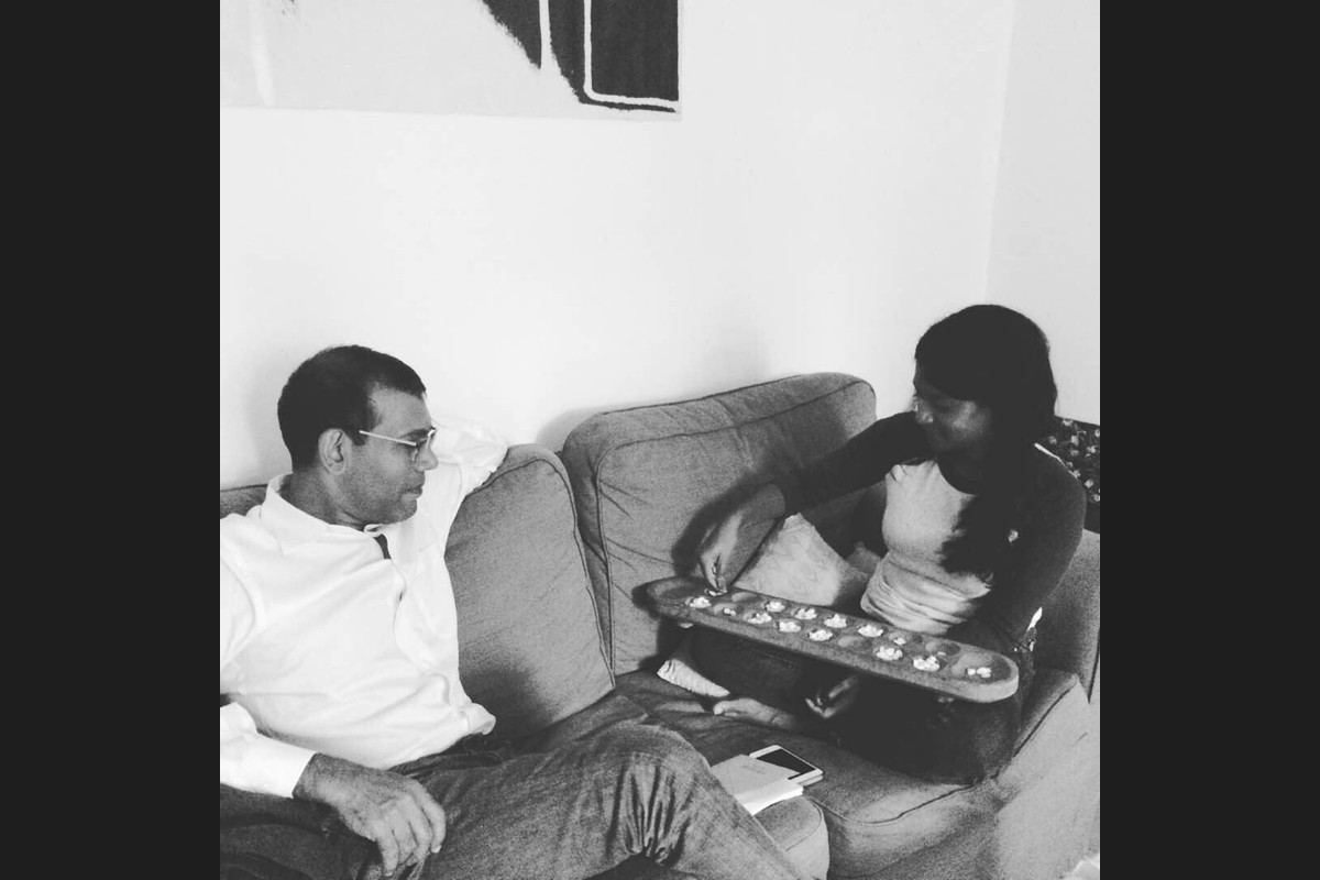 ރައީސް ނަޝީދު، އެ މަނިކުފާނު އަށް ބޮޑުބޭބެ އަބްޖީގެ ދަރިކަނބަލަކާއެކު އޮއްވަޅު ގޮނޑި ކުޅުއްވަނީ