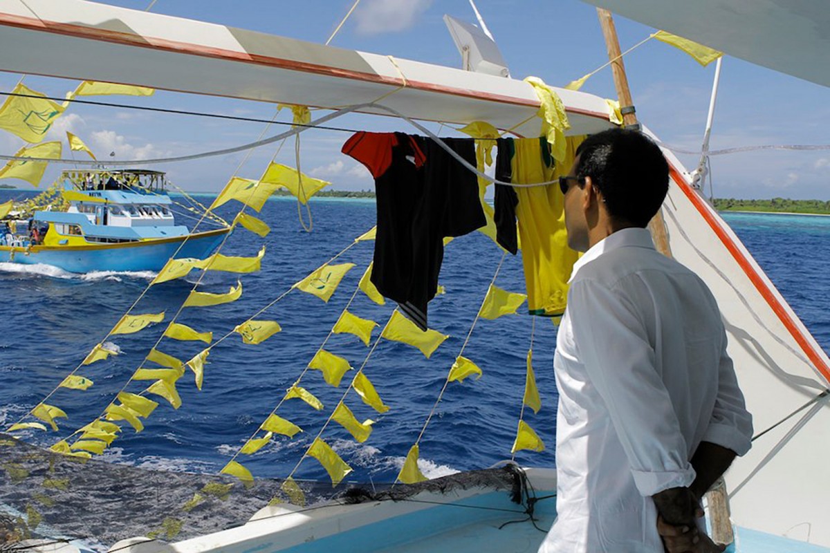 ކަންނެލި ދޯންޏެއްގައި ރައީސް ނަޝީދު ރަށަކަށް ވަޑައިގަންނަވަނީ