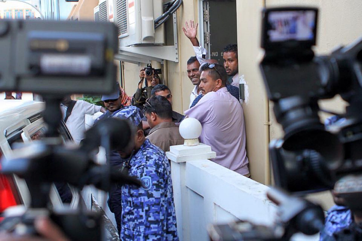 ރައީސް ނަޝިދު ކޯޓުން ނުކުމެވަޑައިގަންނަވަނީ