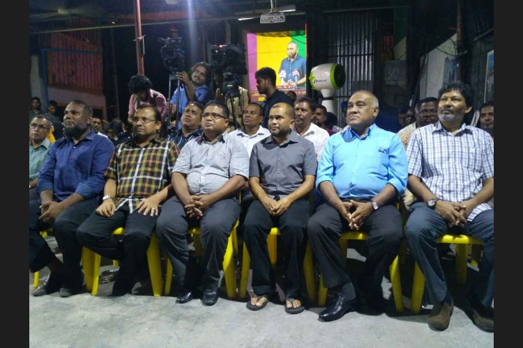 ގުޅިފައިވާ އިއްތިހާދުން އެމްޑީޕީ ހަރުގޭގައި ބުދަ ދުވަހުގެ ރޭ ބޭއްވި ޖަލްސާގެ ތެރެއިން