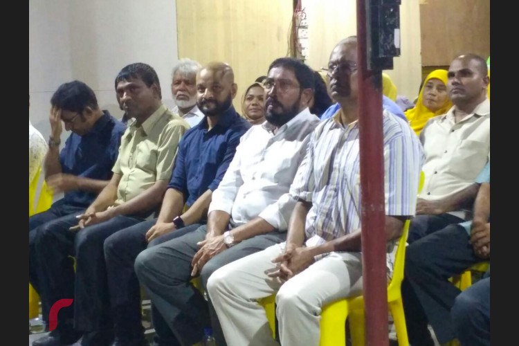 އިދިކޮޅު އިއްތިހާދުން އެމްޑީޕީ ހަރުގޭގައި ބޭއްވި ޖަލްސާގައި އިދިކޮޅު އިއްތިހާދުގެ ގިނަބޭފުޅުން ބައިވެރިވަޑައިގެން ވާހަކަފުޅު ދައްކަވާފައިވޭ